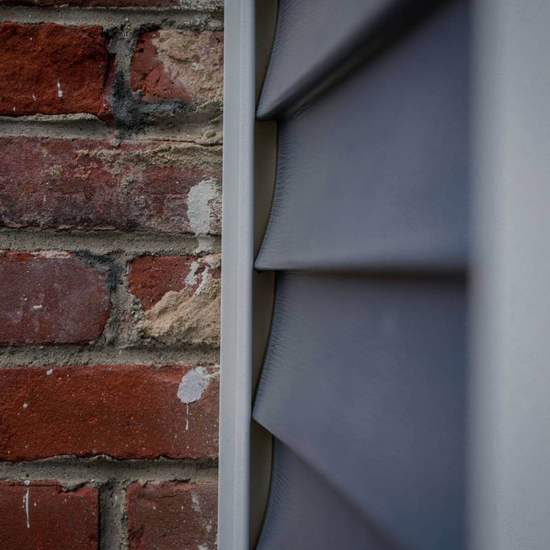 siding of exterior home.