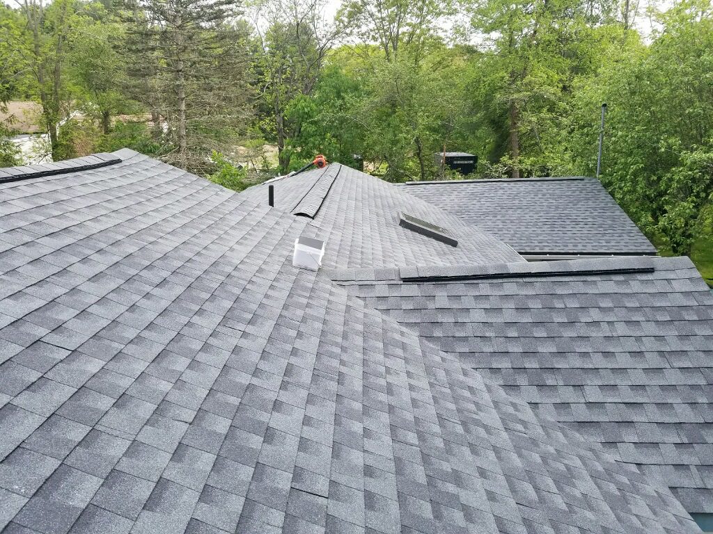 Do I need a new roof to sell my house? Our Local Experts Weigh In.