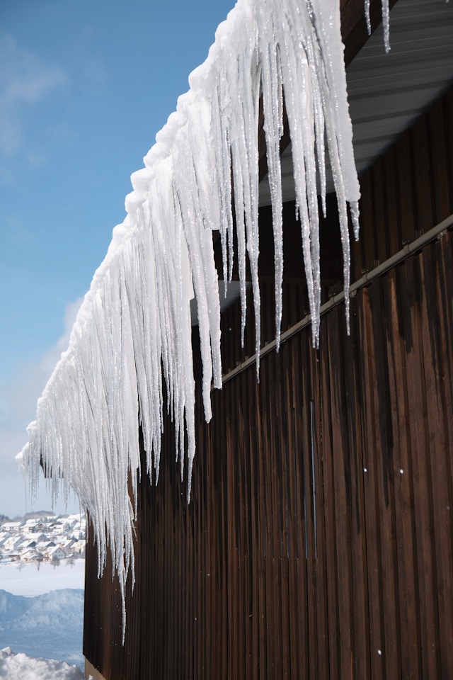How to Prevent Ice Dams This Winter 2025