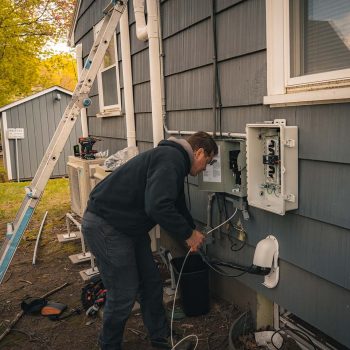 Golden-Group-Roofing-crew-Roof-and-Solar-installation-Framingham-MA-solar-power-source